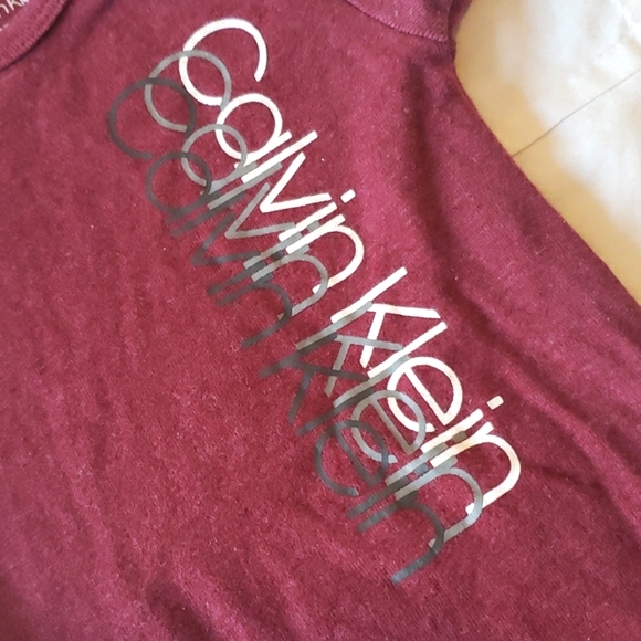 π CALVIN KLEIN - Burgundy Onesie - Size 18M - Picture 3 of 5
